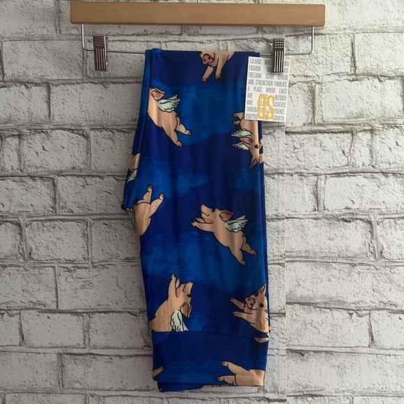 NEW!!! When Pigs Fly OS Lularoe Leggings One Size Soft and Stretchy - Picture 7 of 7